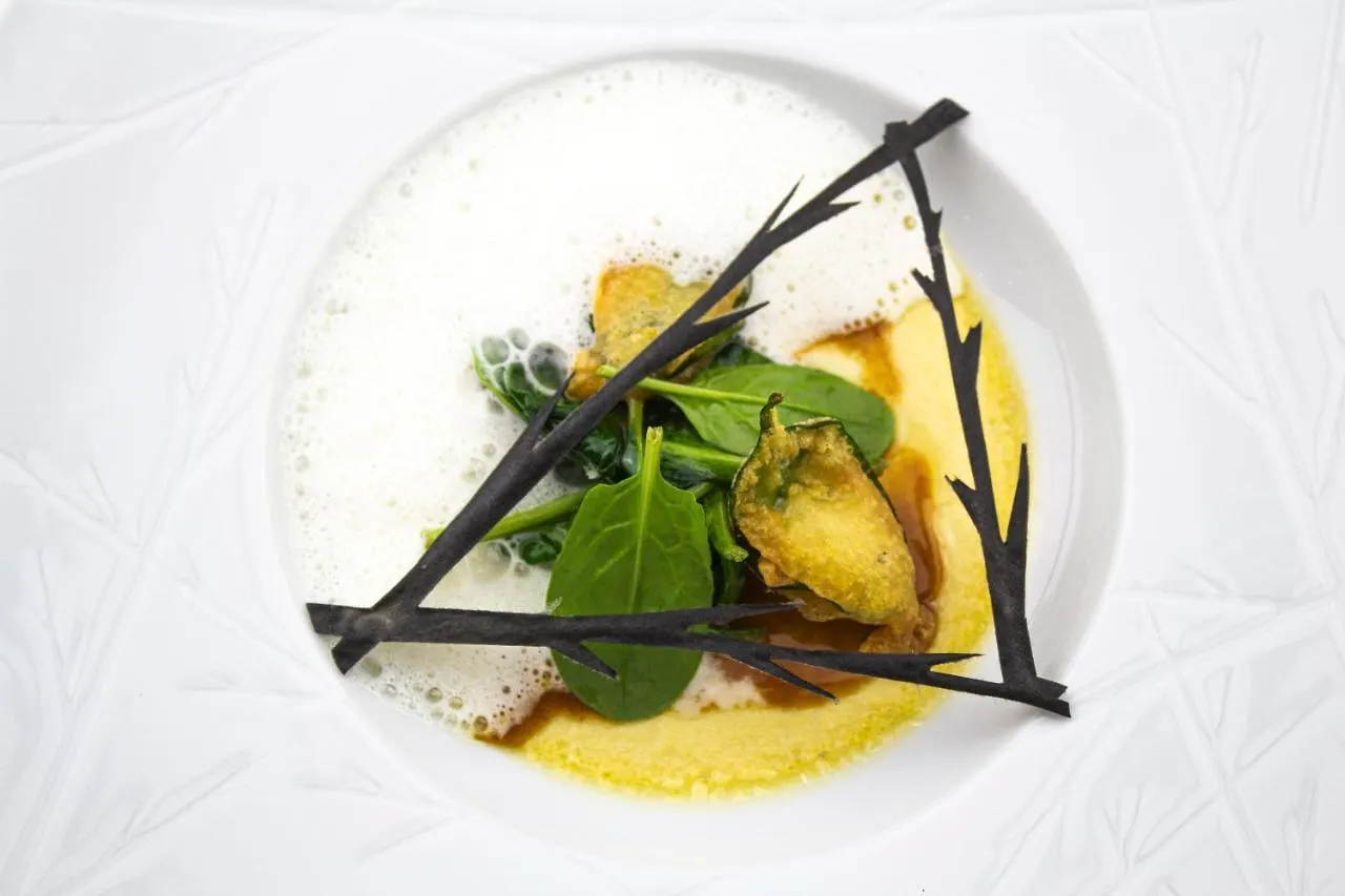 Chateau D'Origny, Chambres D'Hotes Et Restaurant Gastronomique Ouches 3*,  Francia