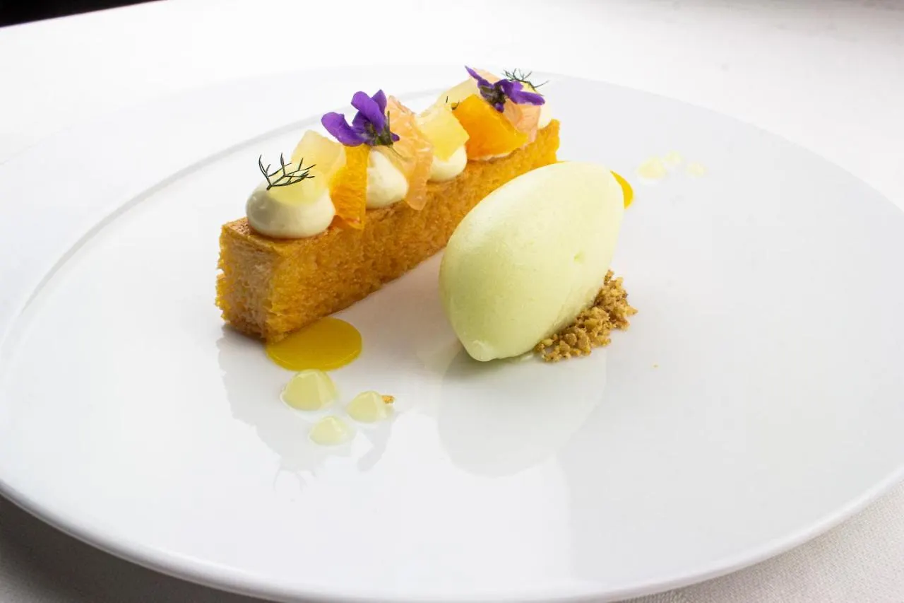 Chateau D'Origny, Chambres D'Hotes Et Restaurant Gastronomique Ouches Bed & Breakfast