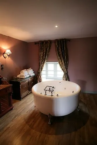 Bed & Breakfast Chateau D'Origny, Chambres D'Hotes Et Restaurant Gastronomique Ouches
