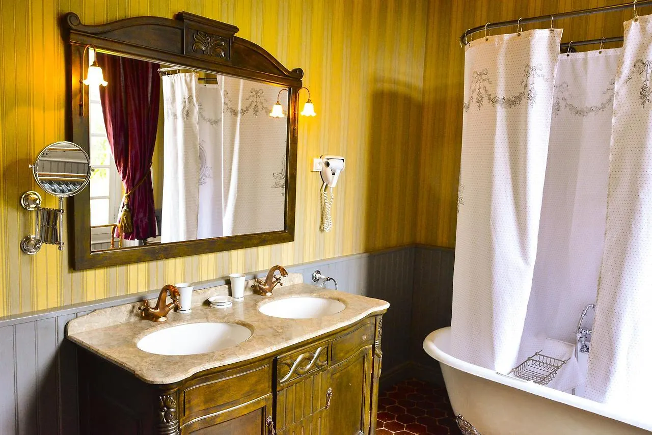 Chateau D'Origny, Chambres D'Hotes Et Restaurant Gastronomique Ouches 3*,  Francia
