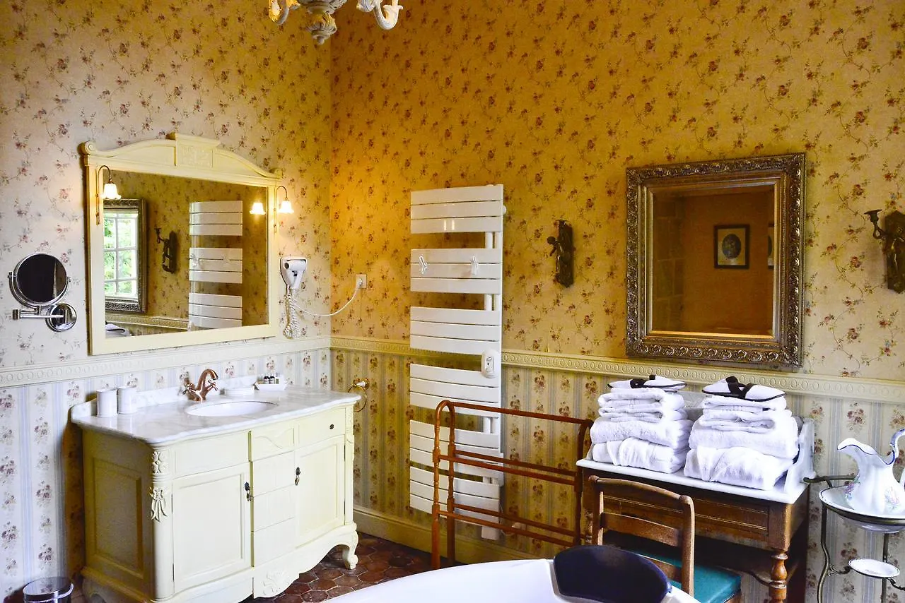 Chateau D'Origny, Chambres D'Hotes Et Restaurant Gastronomique Ouches